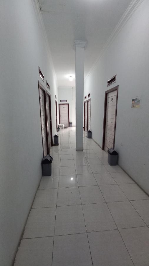 Oyo 93206 Penginapan Budi Syariah Hotel Pekanbaru Buitenkant foto